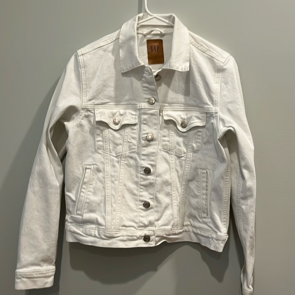 GAP.  Women’s white icon Jean jacket.  Size small.  Denim. - Picture 2 of 14